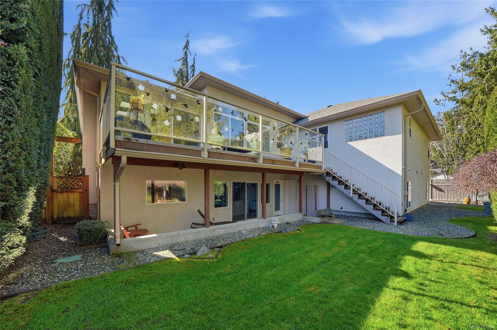 211 Saturna Dr — listing photo 10 of 60