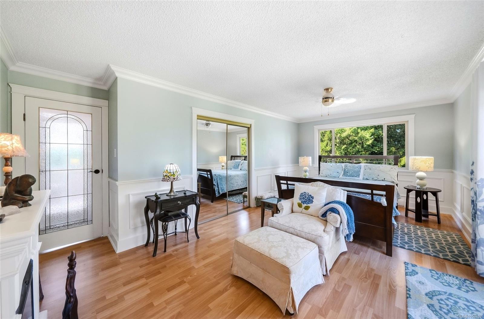 1843 Amelia Cres — listing photo 14 of 55