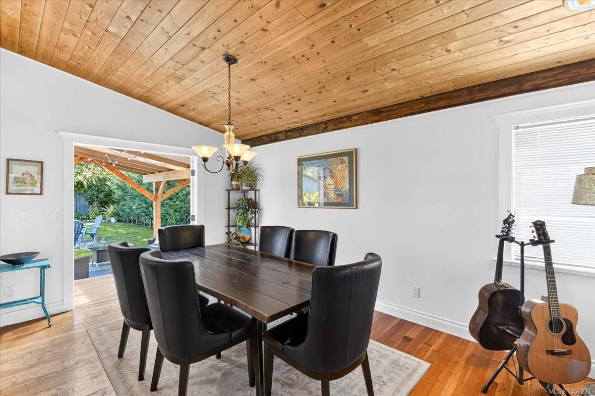 2955 15th Ave — listing photo 11 of 64