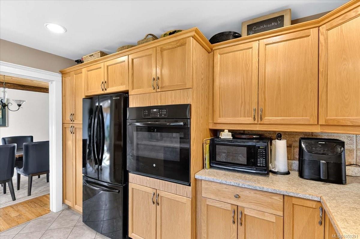 2955 15th Ave — listing photo 14 of 64