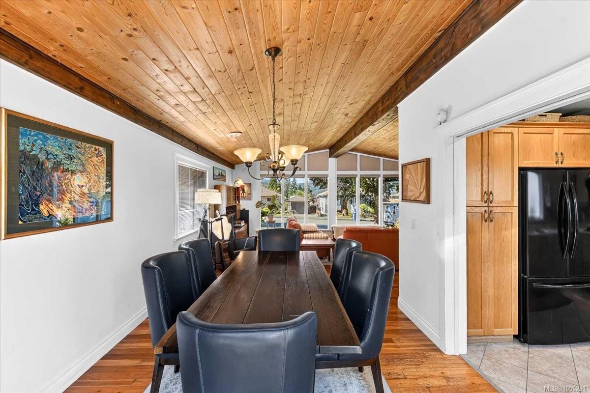 2955 15th Ave — listing photo 10 of 64