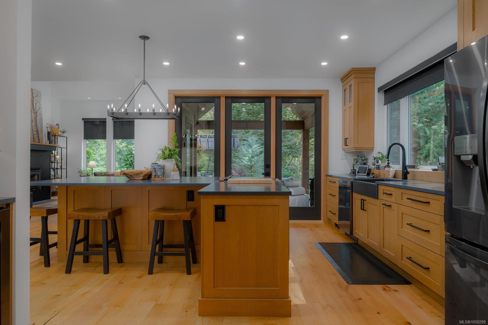 5625 Willow Rd — listing photo 9 of 66