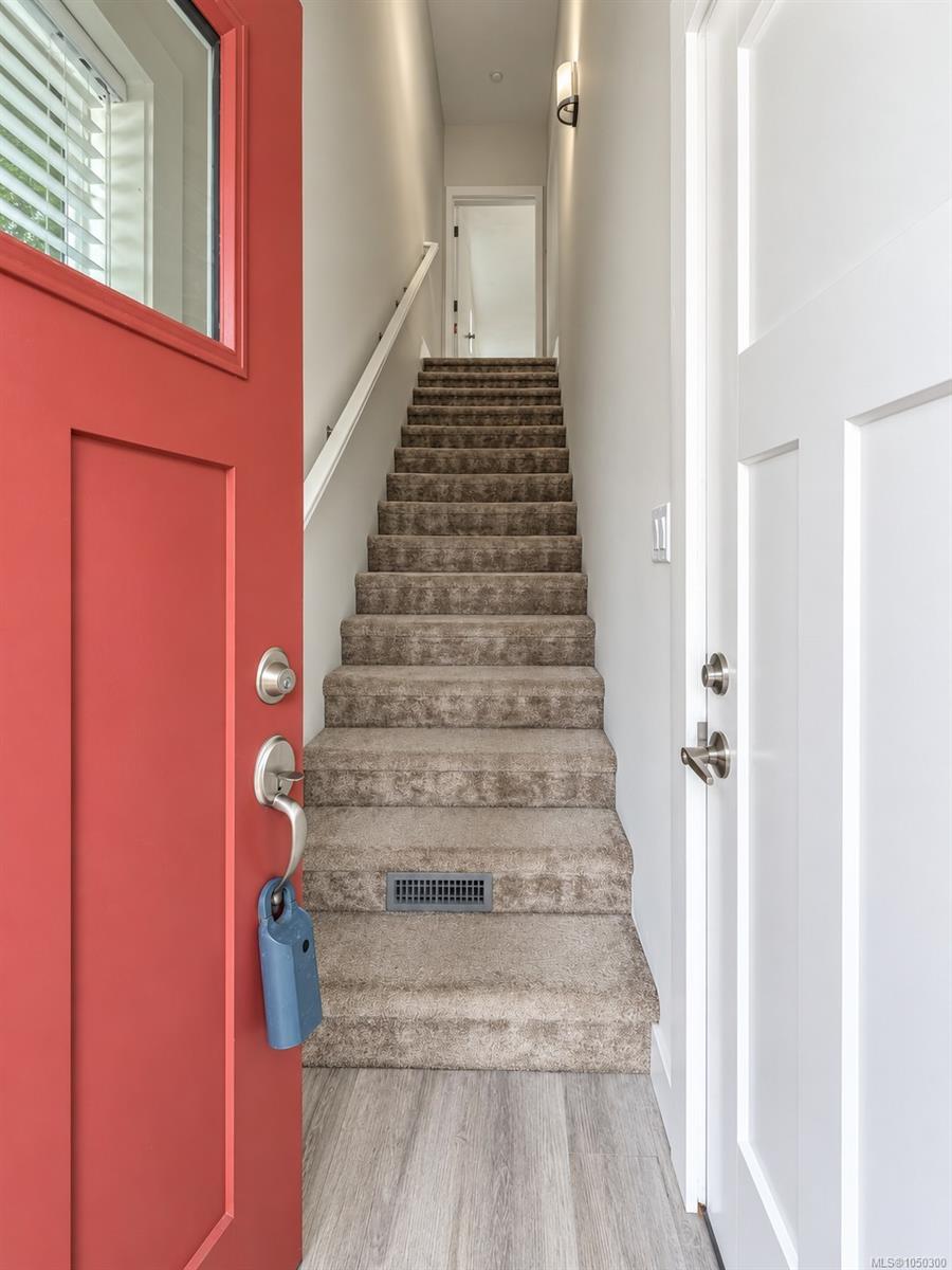 12-1027 College St — listing photo 3 of 20