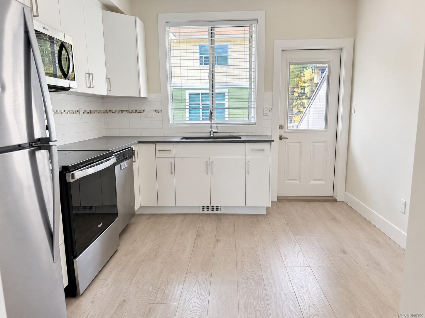 12-1027 College St — listing photo 5 of 20