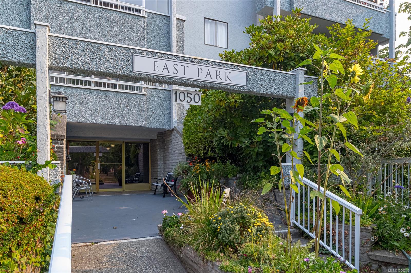 101-1050 Park Blvd — listing photo 4 of 26