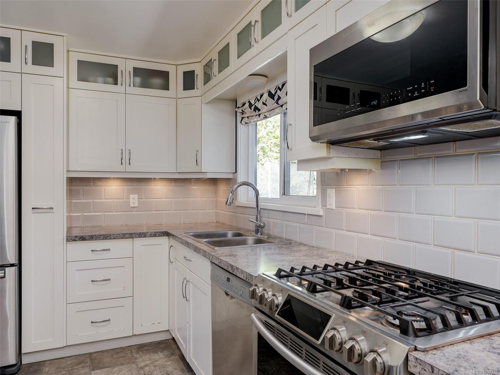 6647 Trudeau Terr — listing photo 5 of 29