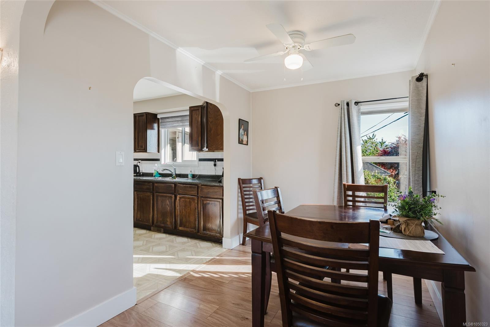 4374 Maitland St — listing photo 13 of 50