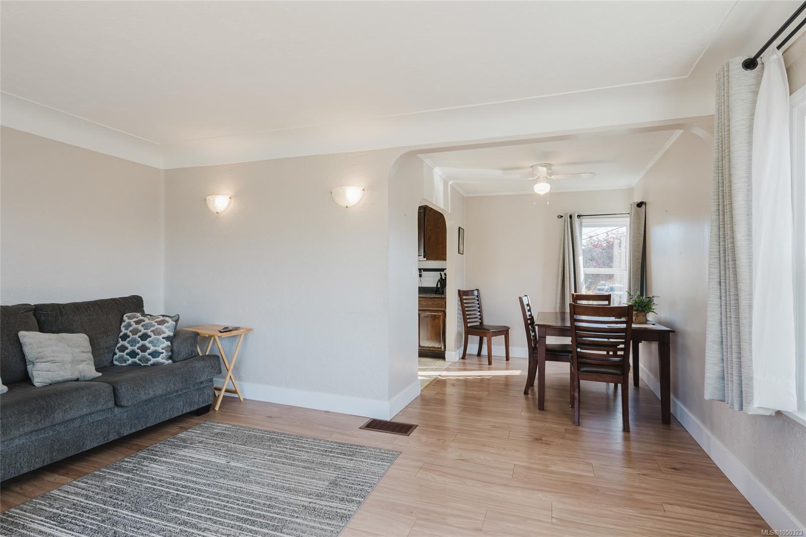 4374 Maitland St — listing photo 8 of 50