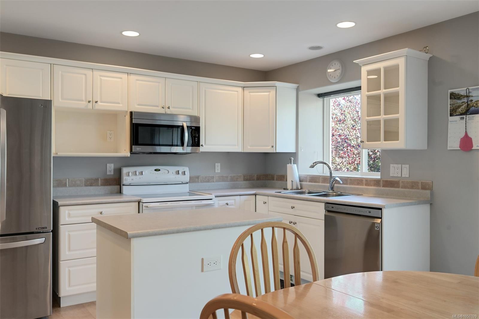 16-920 Brulette Pl — listing photo 12 of 65