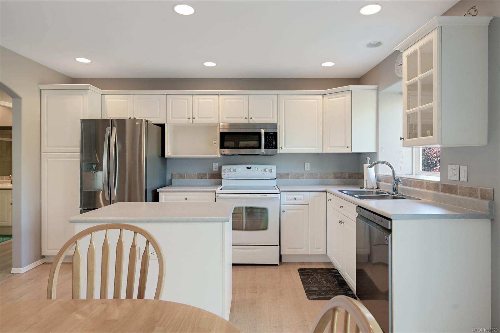 16-920 Brulette Pl — listing photo 13 of 65