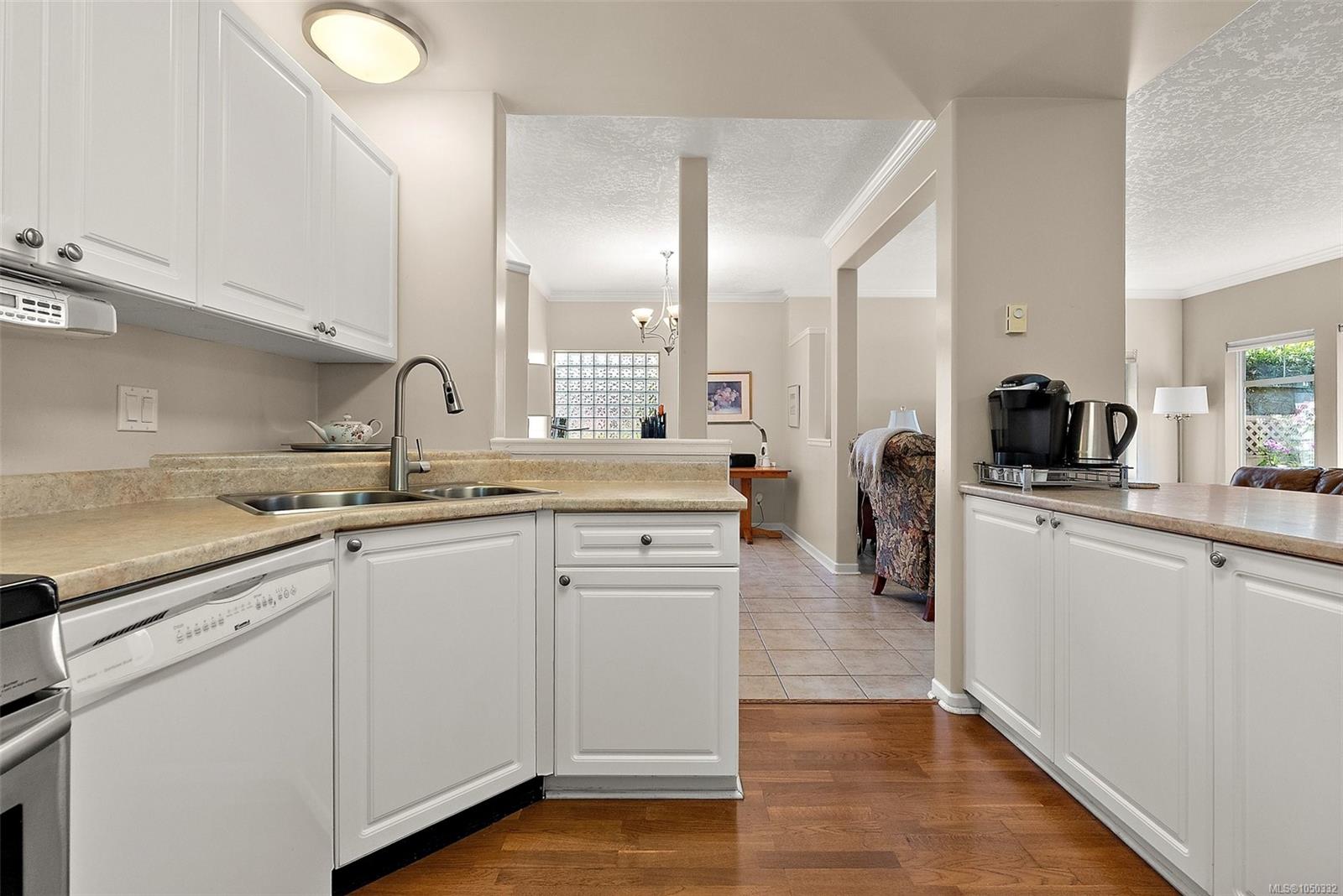 106-1110 Willow St — listing photo 10 of 39