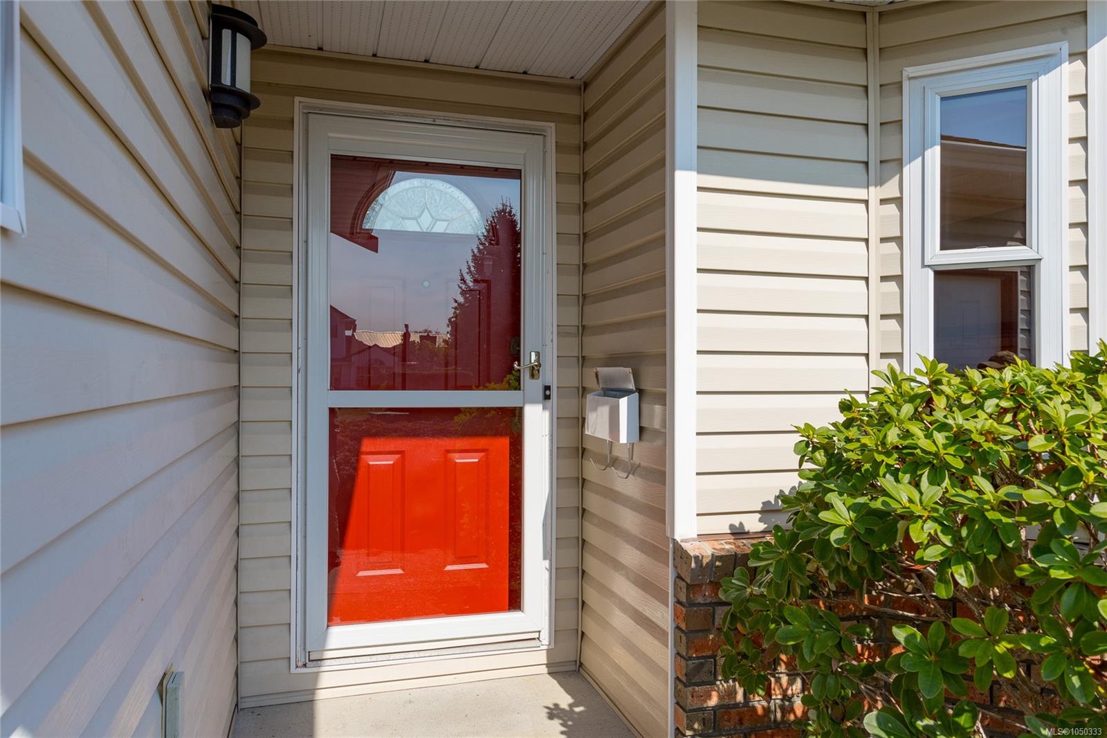 2128 Colinwood Rd — listing photo 3 of 25