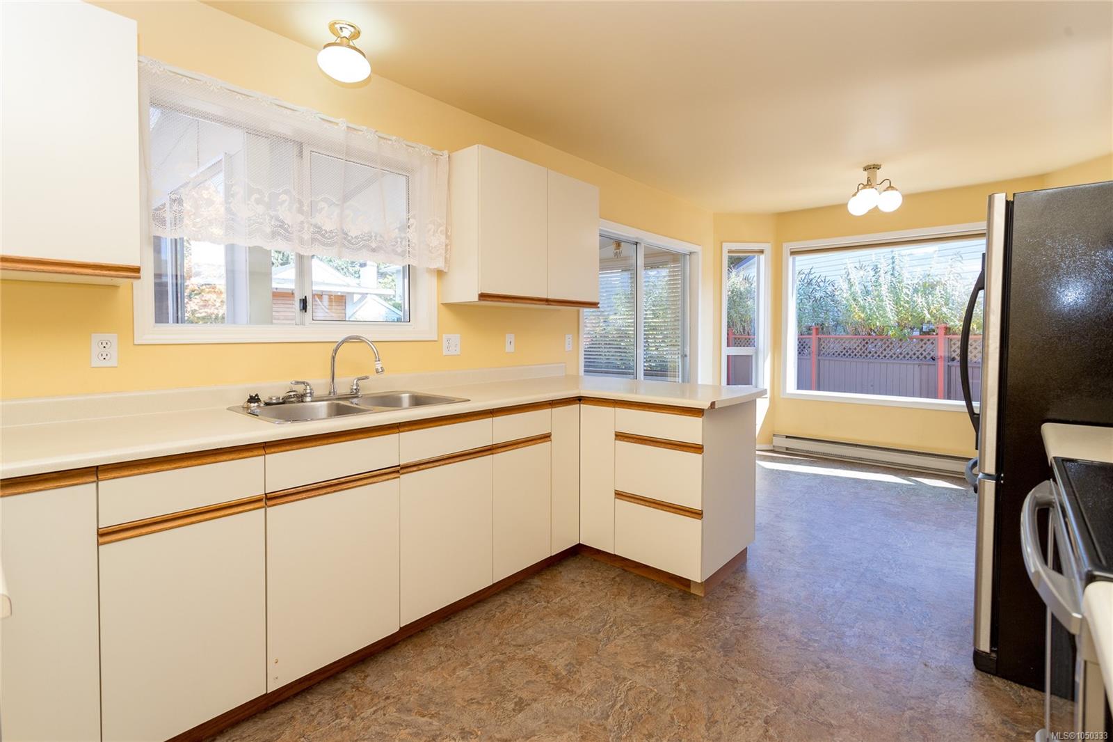 2128 Colinwood Rd — listing photo 9 of 25