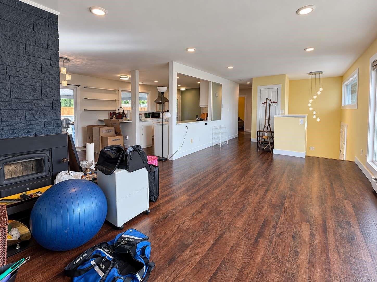 2349 Anderson Ave — listing photo 11 of 43