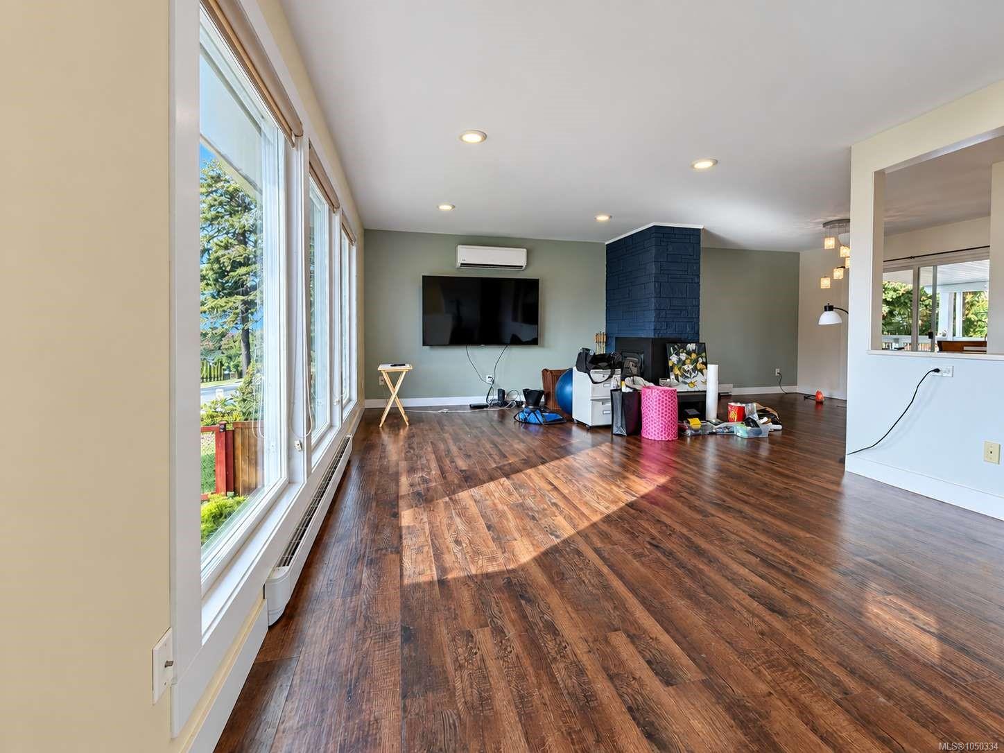 2349 Anderson Ave — listing photo 8 of 43