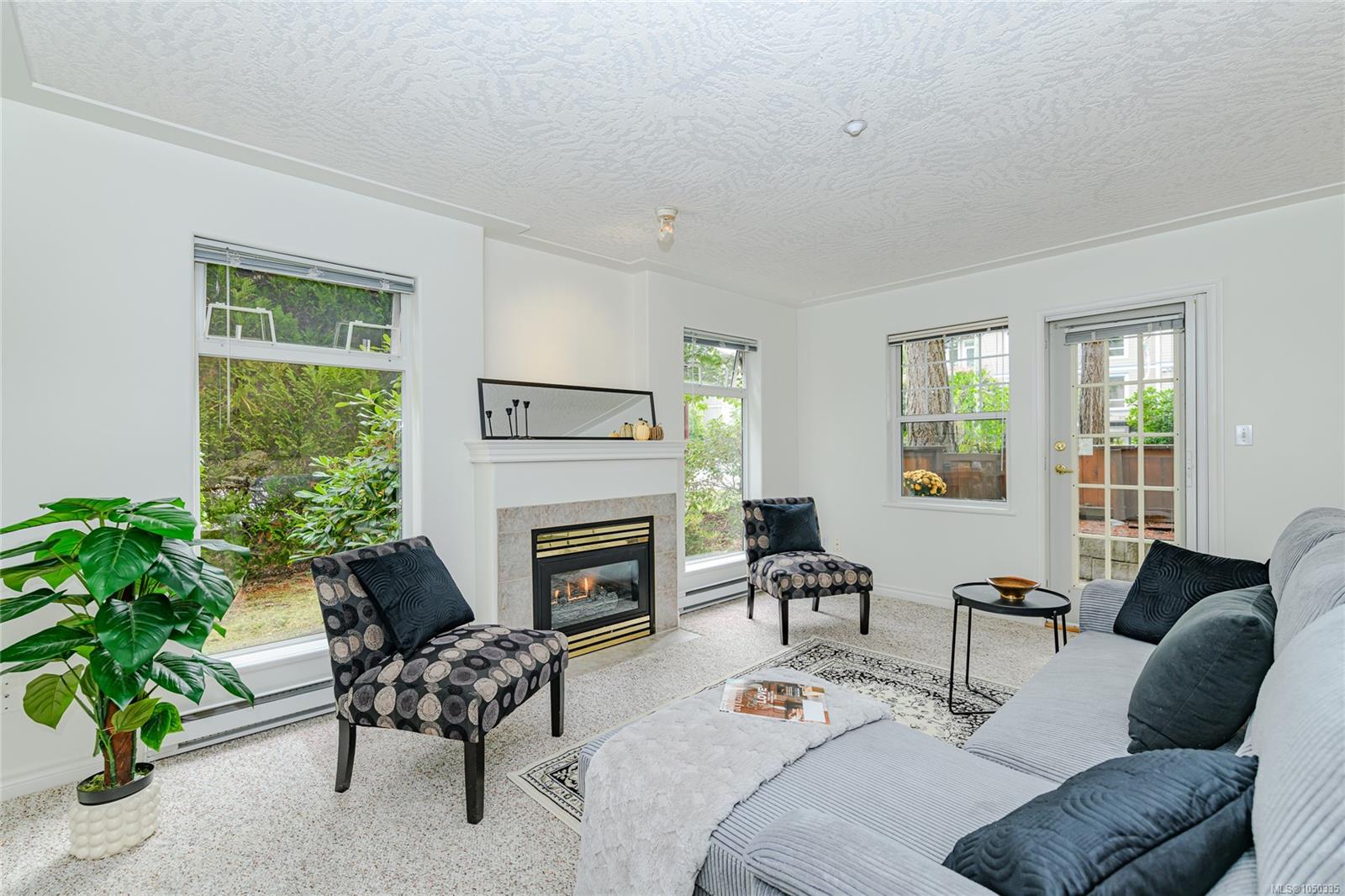 105-606 Goldstream Ave — listing photo 4 of 31