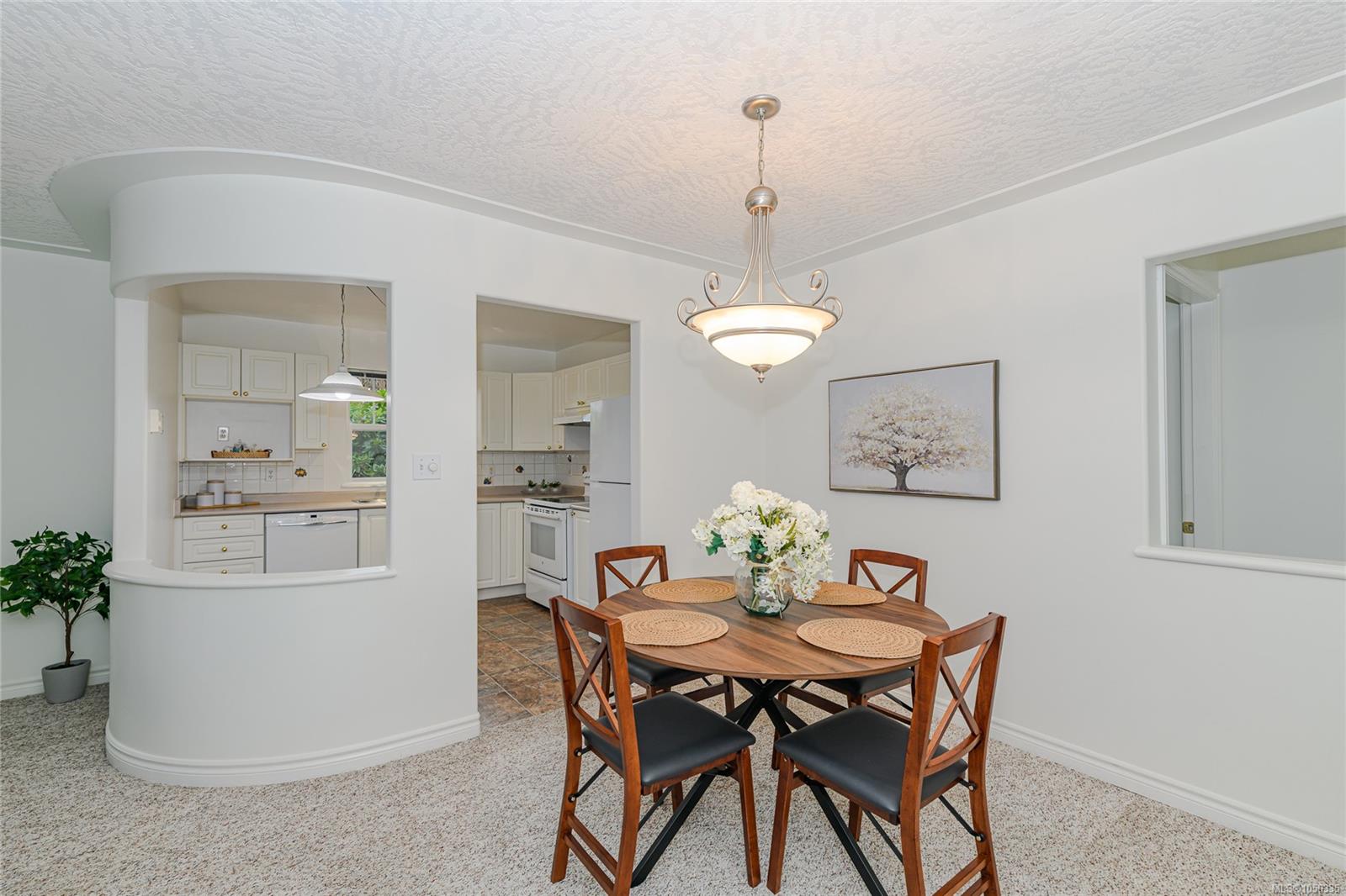 105-606 Goldstream Ave — listing photo 6 of 31