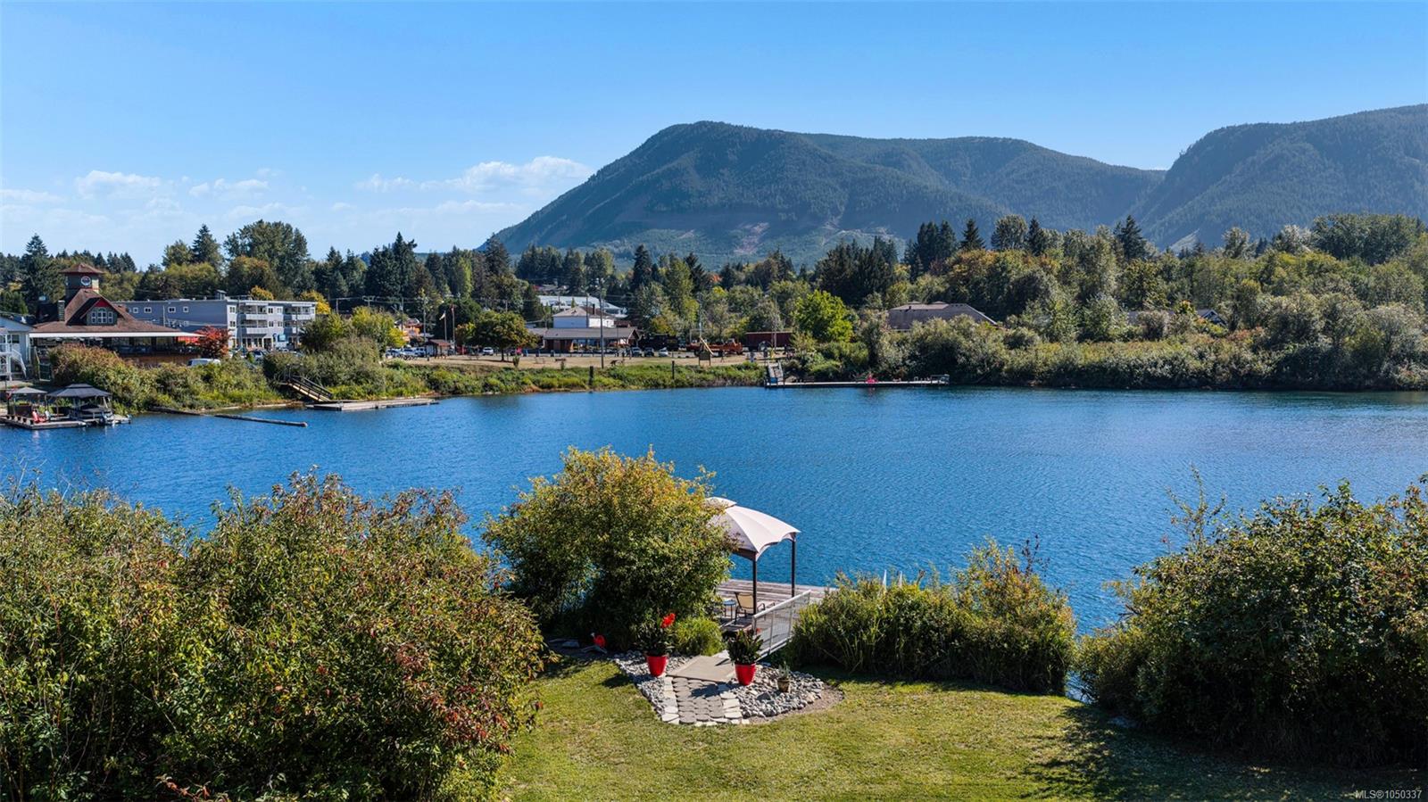170 Wavell Rd — listing photo 3 of 74