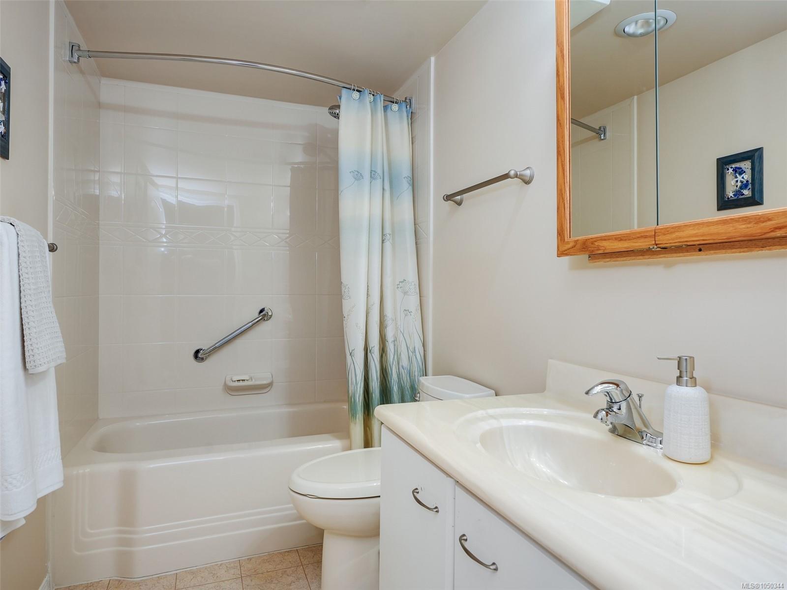 202-7070 West Saanich Rd — listing photo 14 of 28