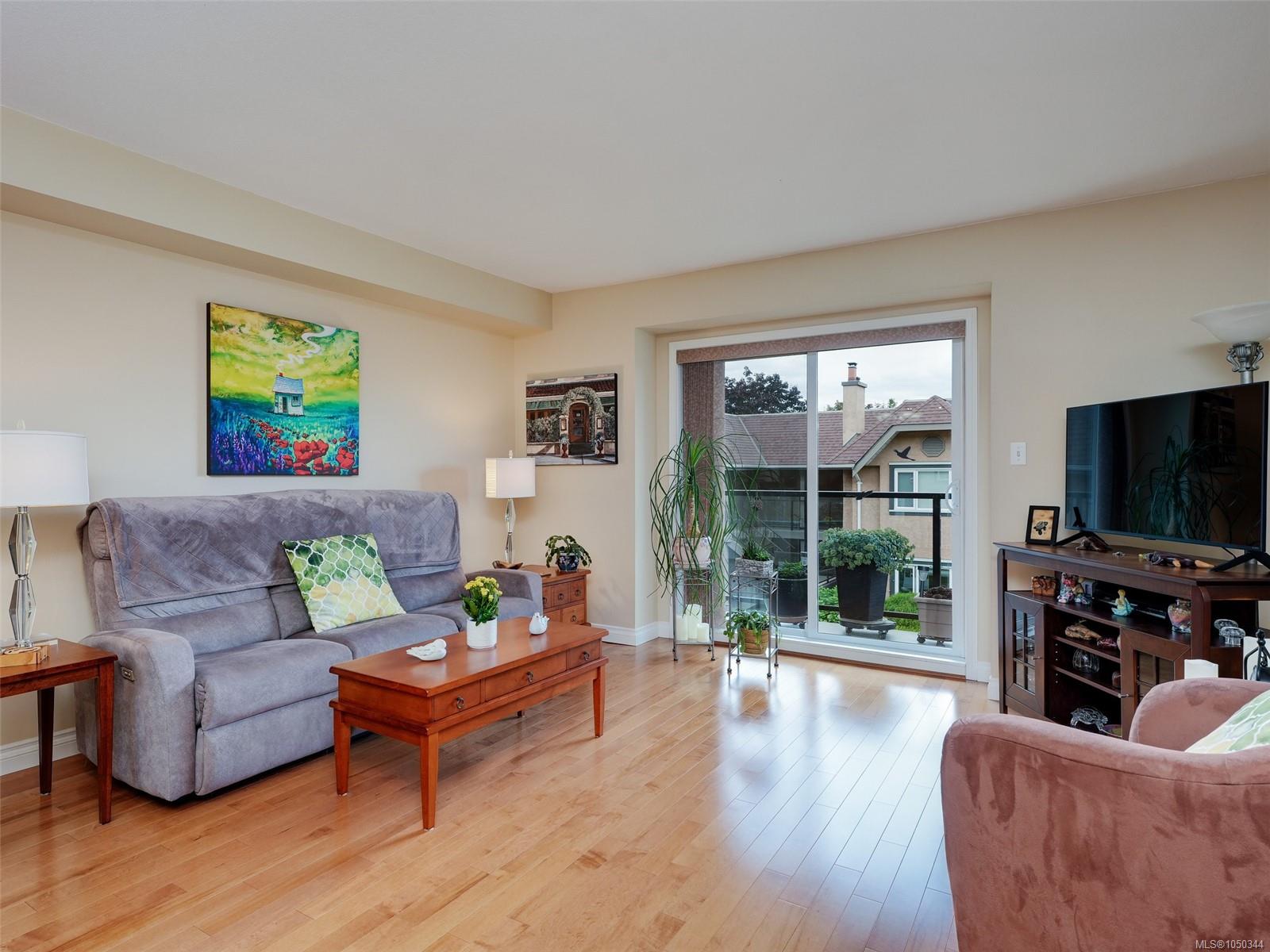 202-7070 West Saanich Rd — listing photo 3 of 28