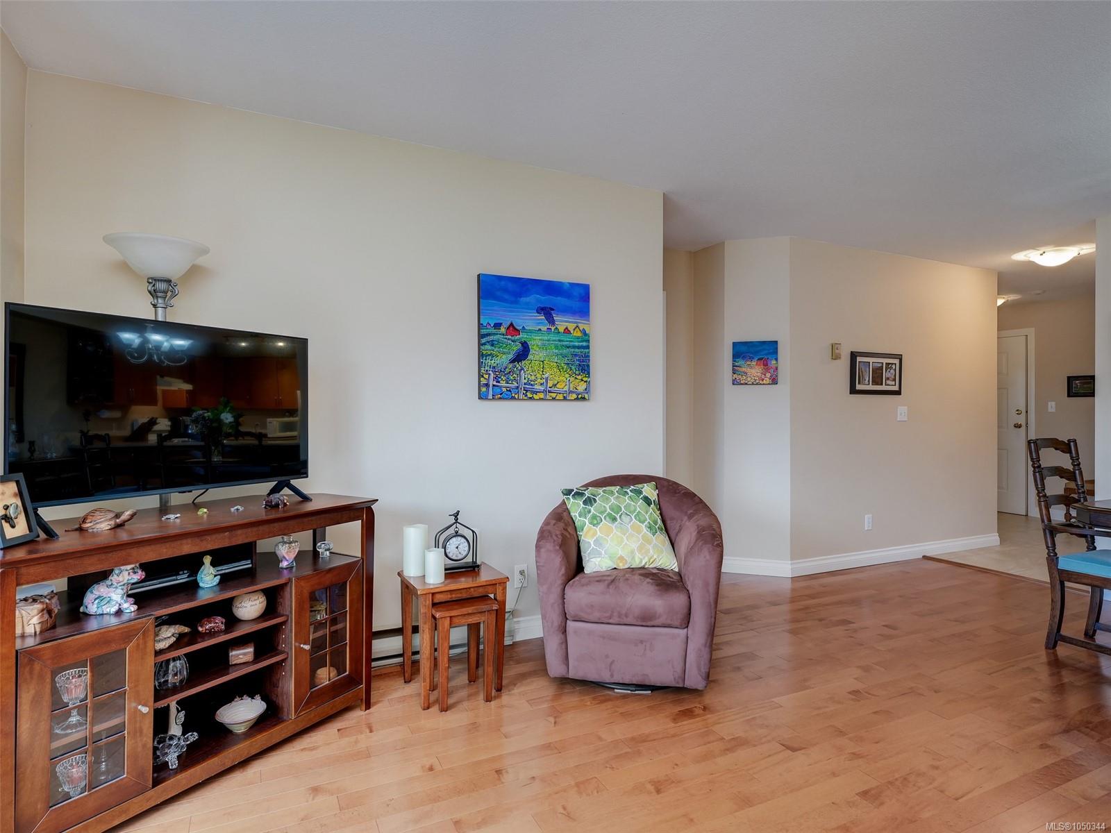 202-7070 West Saanich Rd — listing photo 5 of 28