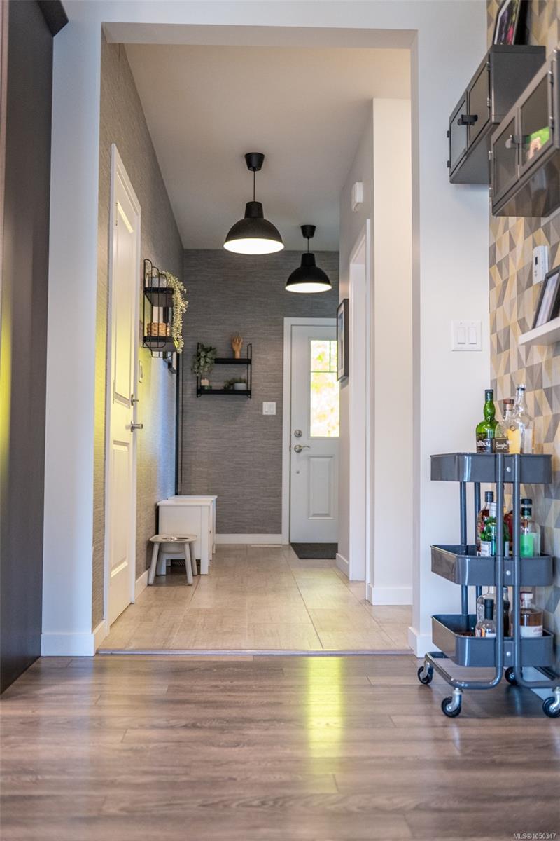 398 Bonaparte St — listing photo 11 of 54