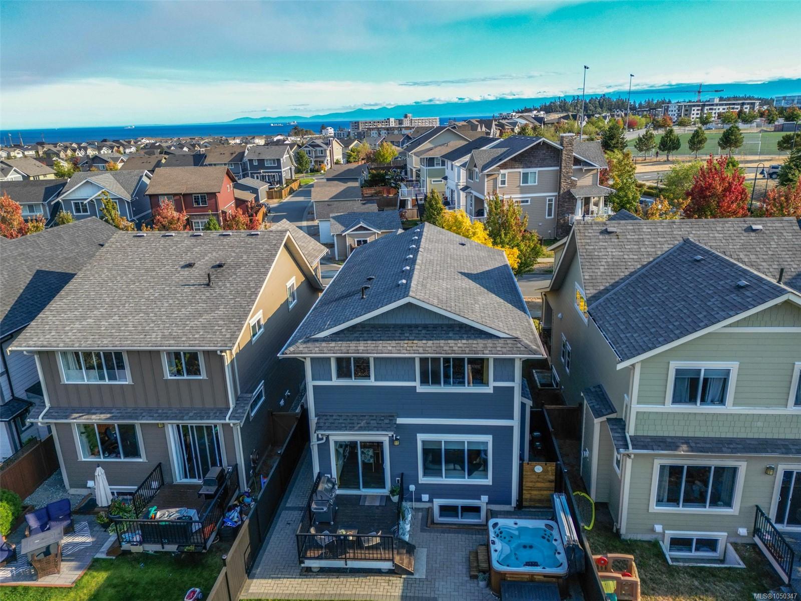 398 Bonaparte St — listing photo 6 of 54