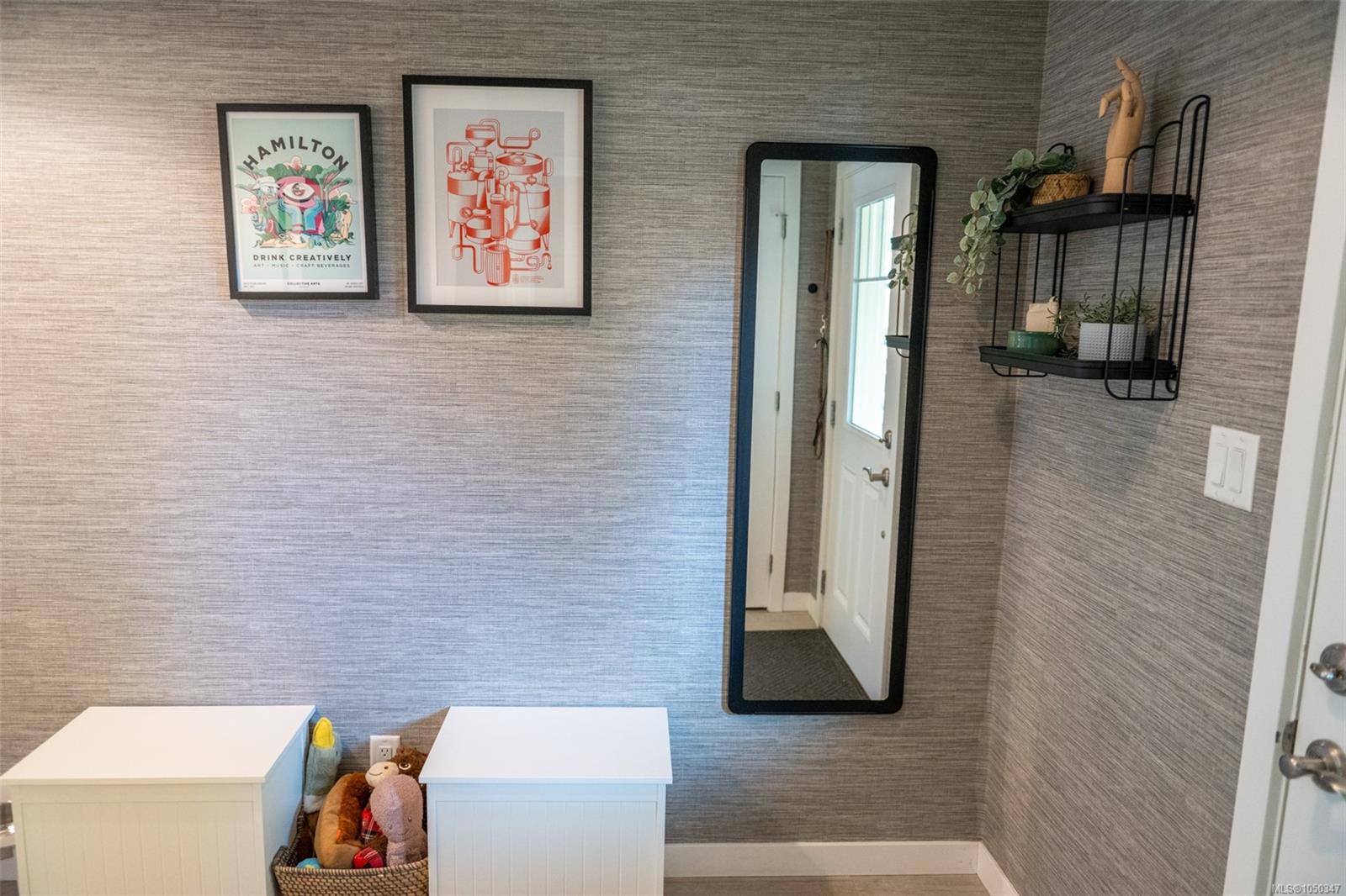 398 Bonaparte St — listing photo 9 of 54