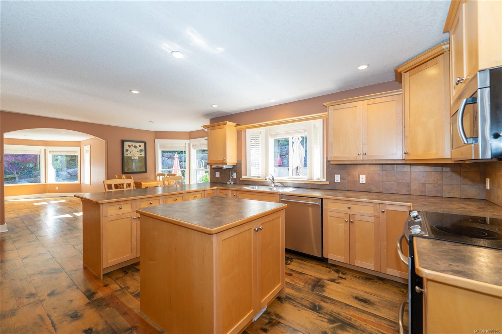 3079 Jameson Rd — listing photo 11 of 96