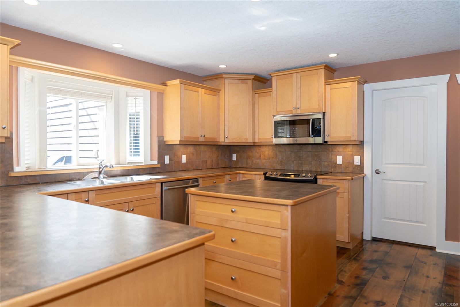 3079 Jameson Rd — listing photo 14 of 96