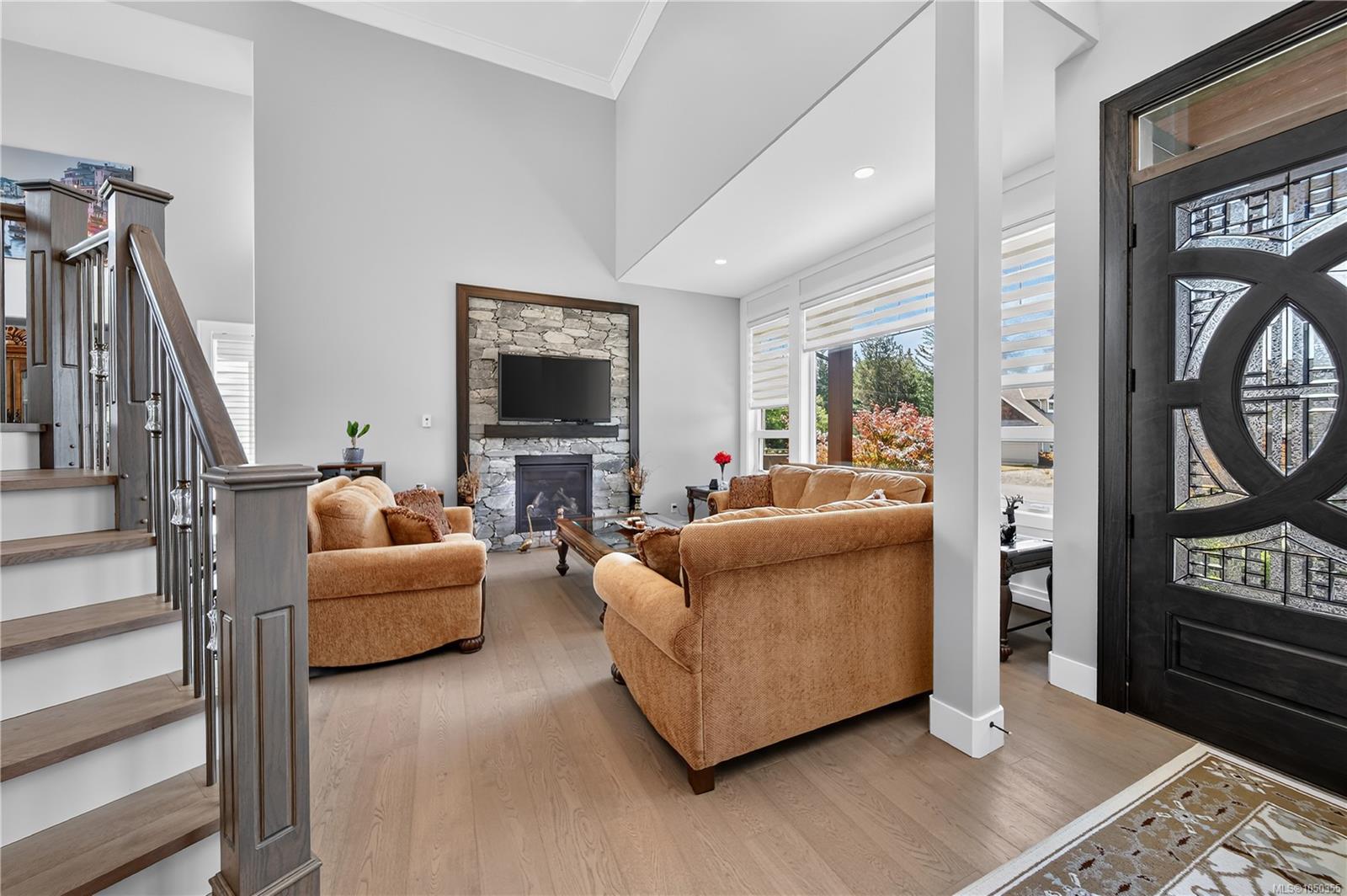 5327 Otter Pl — listing photo 9 of 47