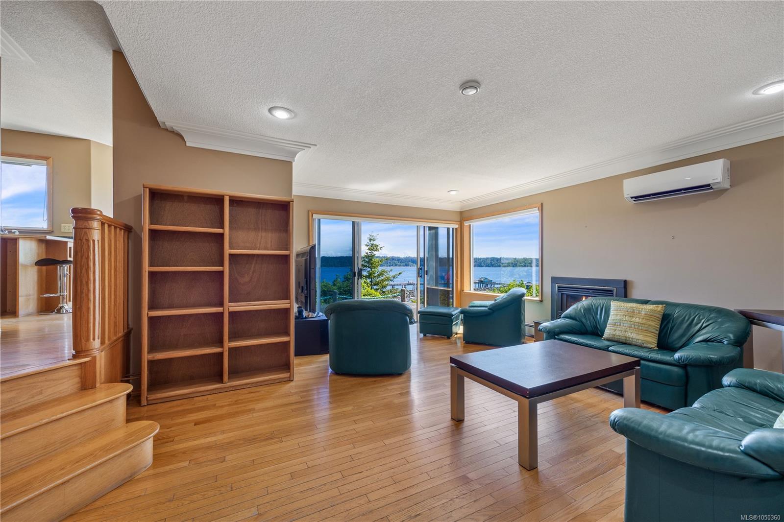725 Thulin St — listing photo 13 of 73