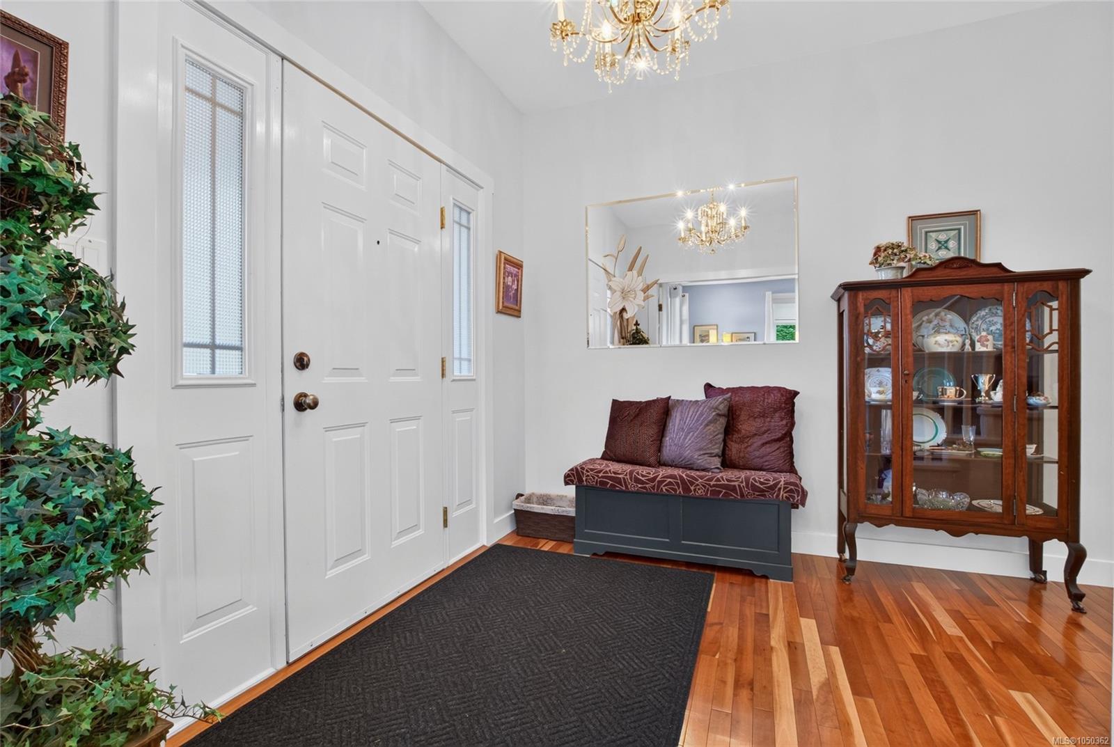 3192 Gibbins Rd — listing photo 4 of 64