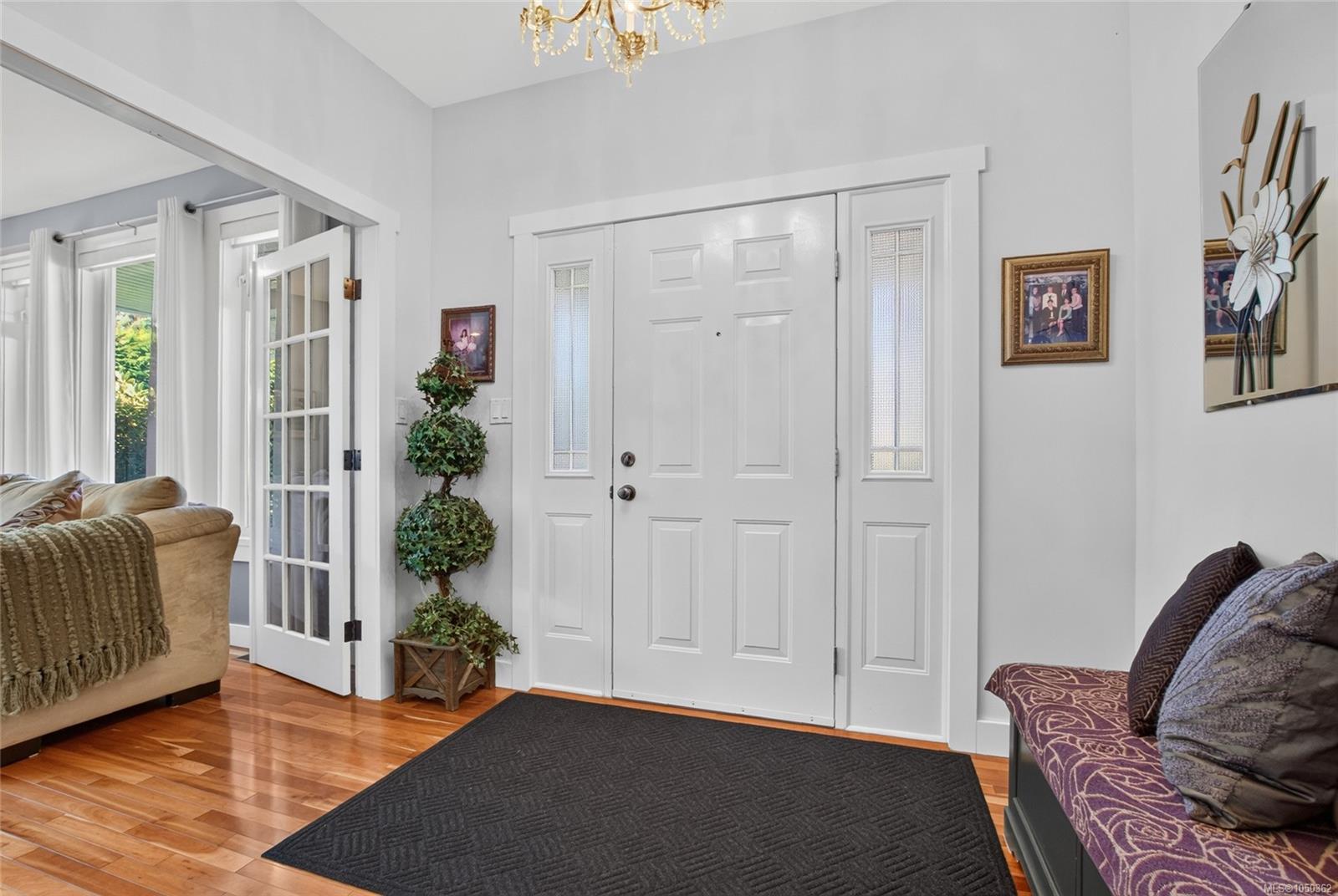 3192 Gibbins Rd — listing photo 6 of 64