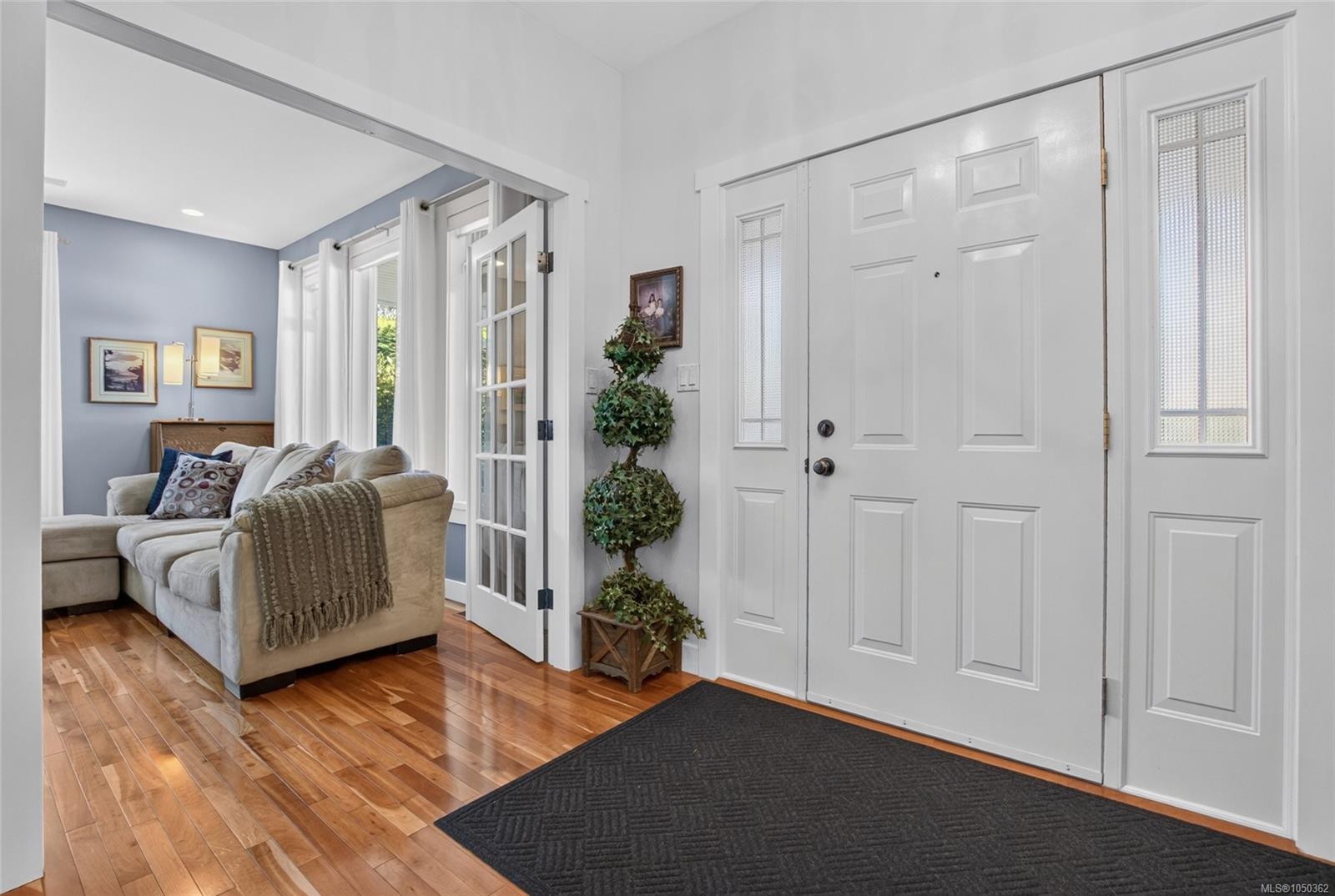 3192 Gibbins Rd — listing photo 7 of 64