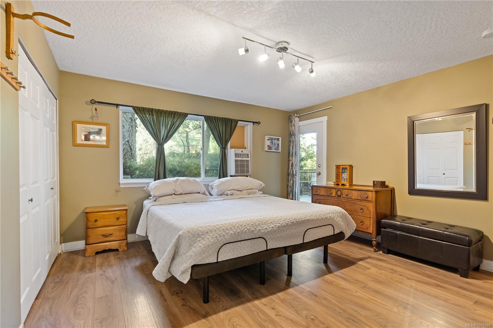 661 Millstream Lake Rd — listing photo 12 of 40