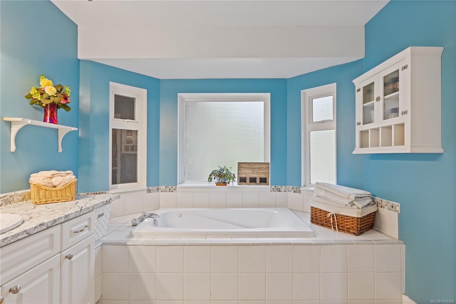 661 Millstream Lake Rd — listing photo 14 of 40