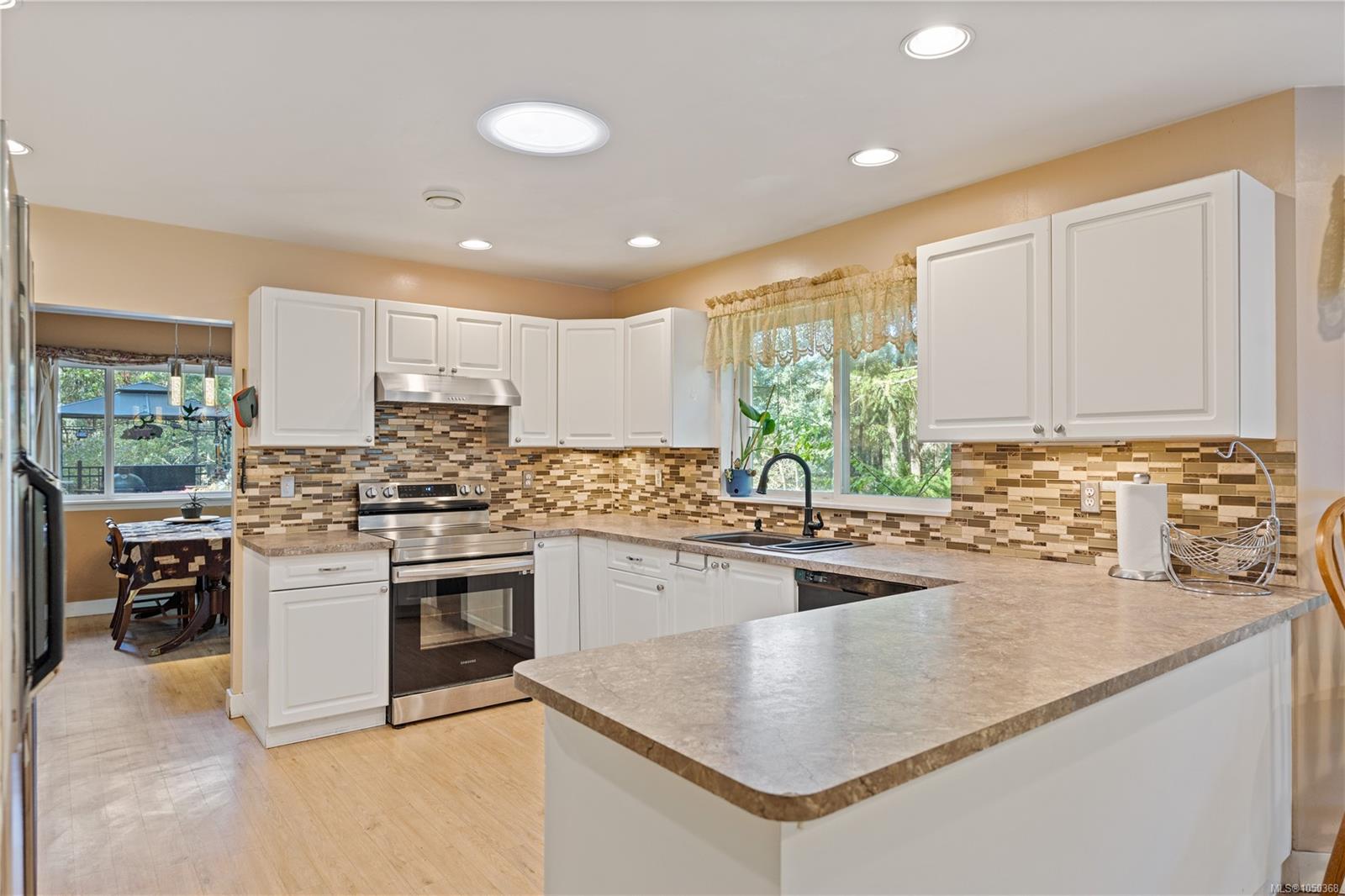 661 Millstream Lake Rd photo 4