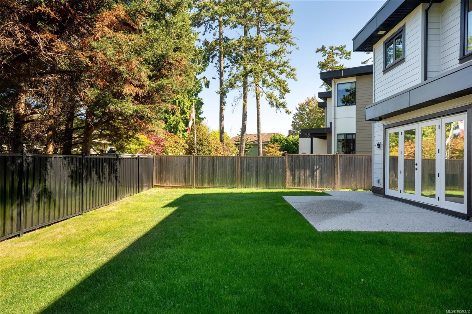 2294 Gail Pl — listing photo 12 of 36