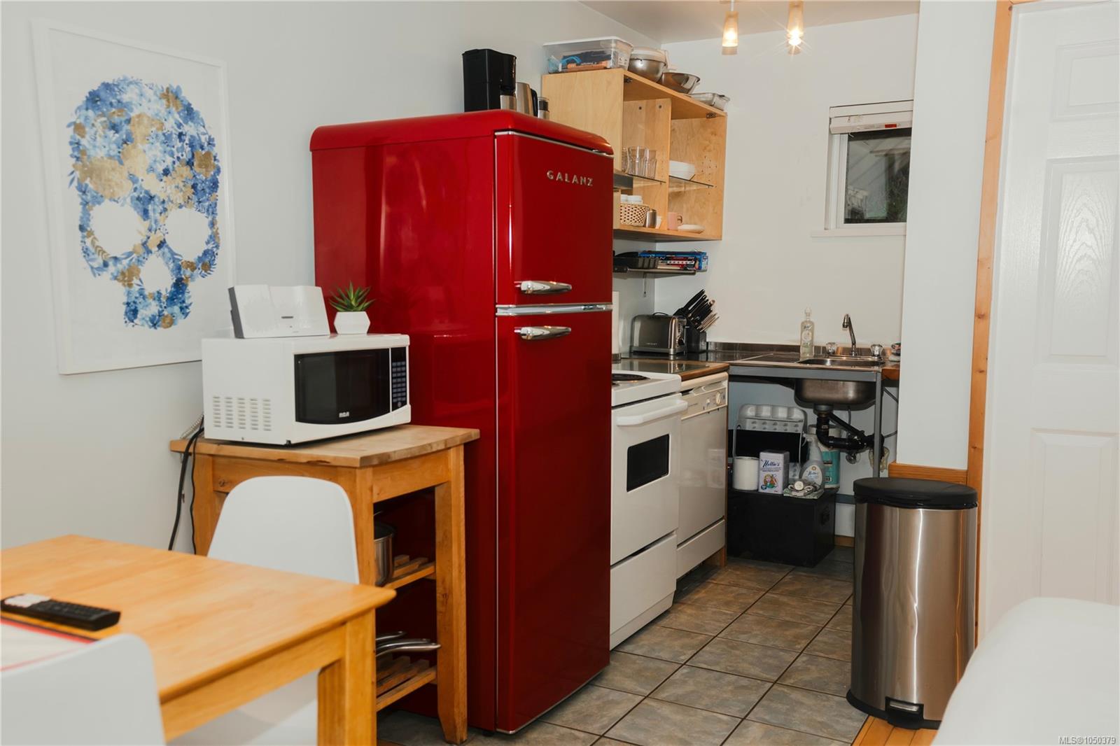 1024 Tyee Terr photo 5