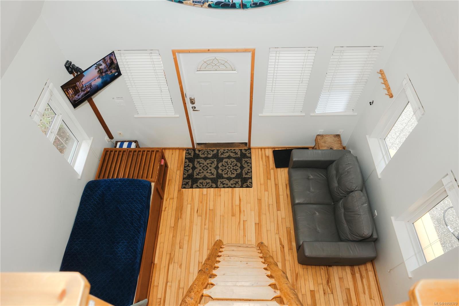 1024 Tyee Terr — listing photo 8 of 12