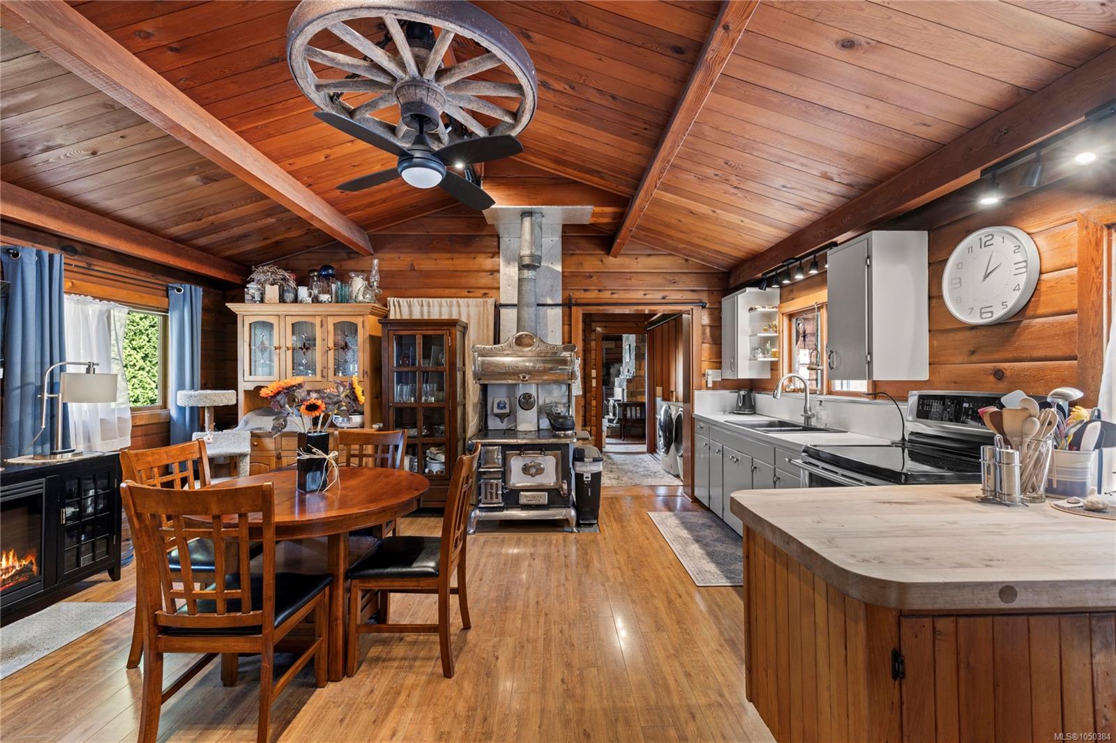 2310 Seabank Rd — listing photo 11 of 52