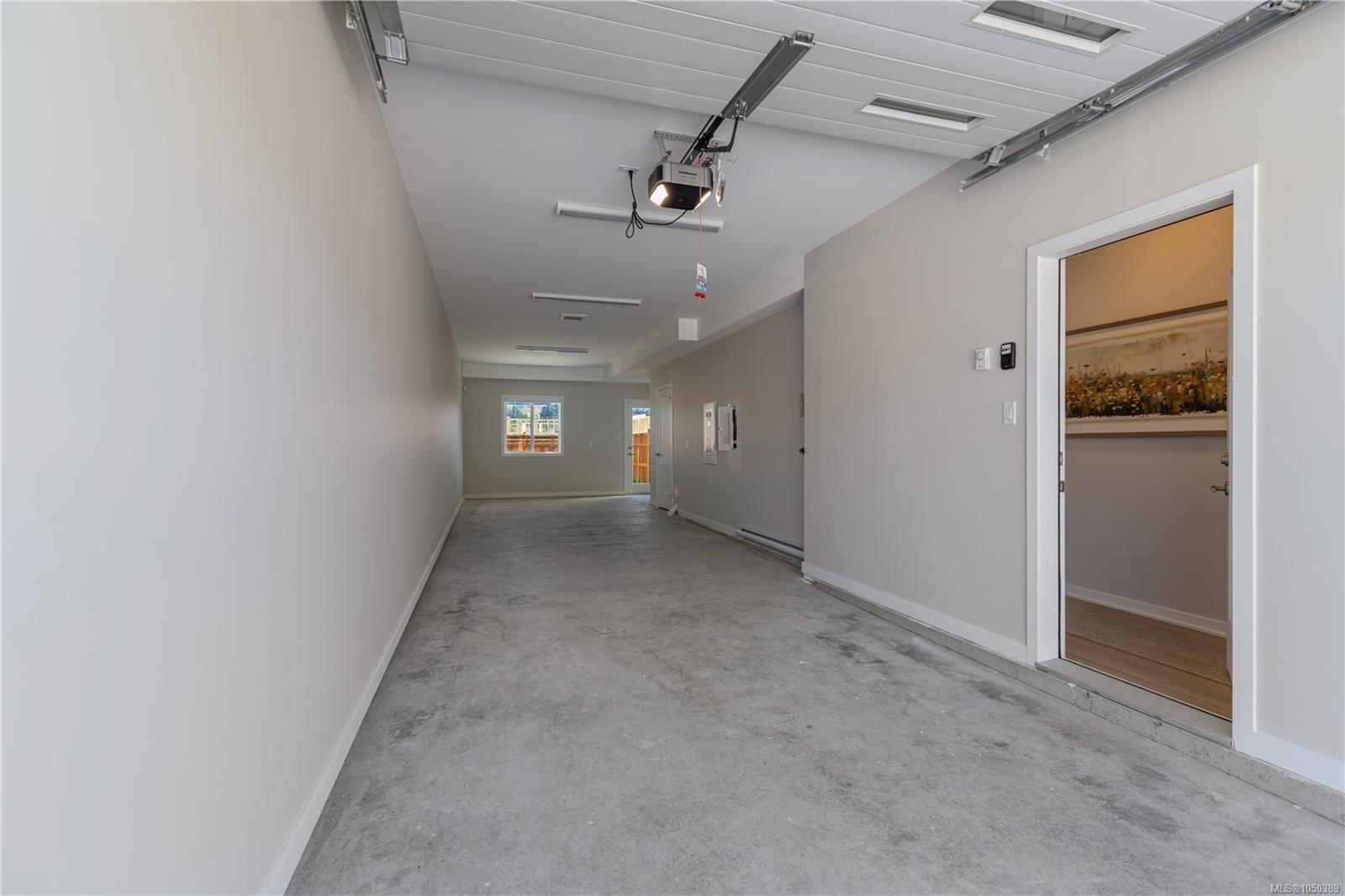 2841 Apex Close photo 3