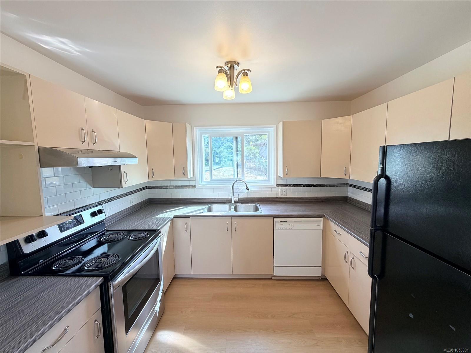 256 Ardenlea Pl — listing photo 9 of 18