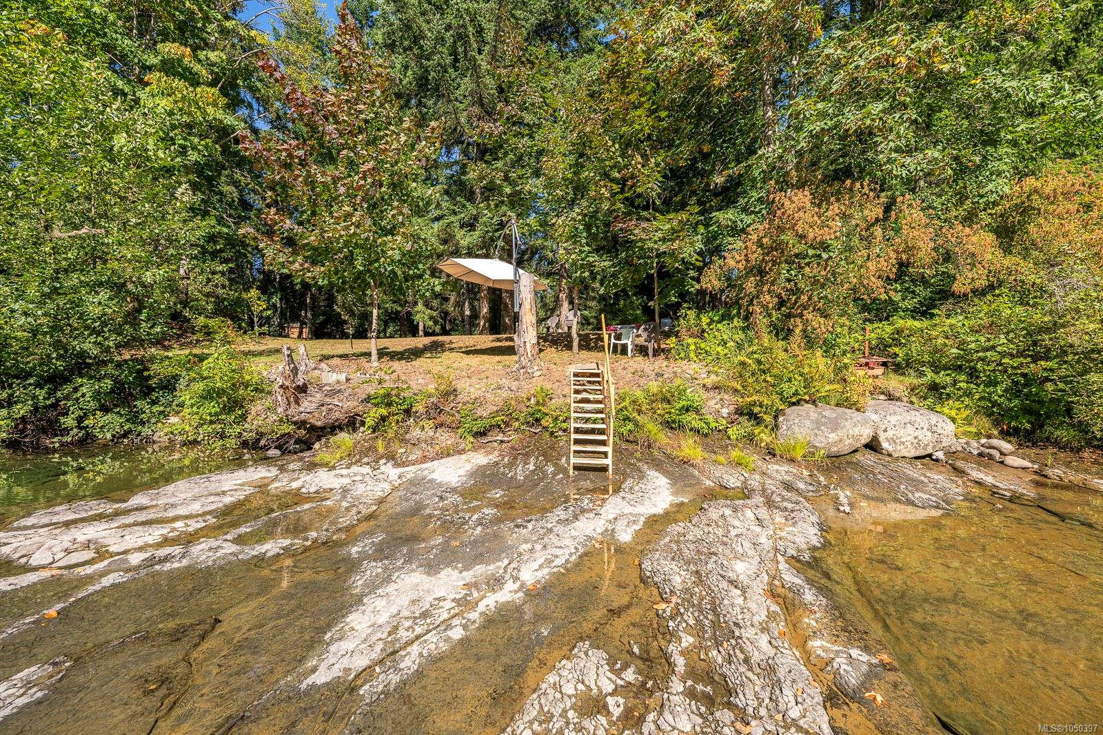 3742 James Cres — listing photo 12 of 56