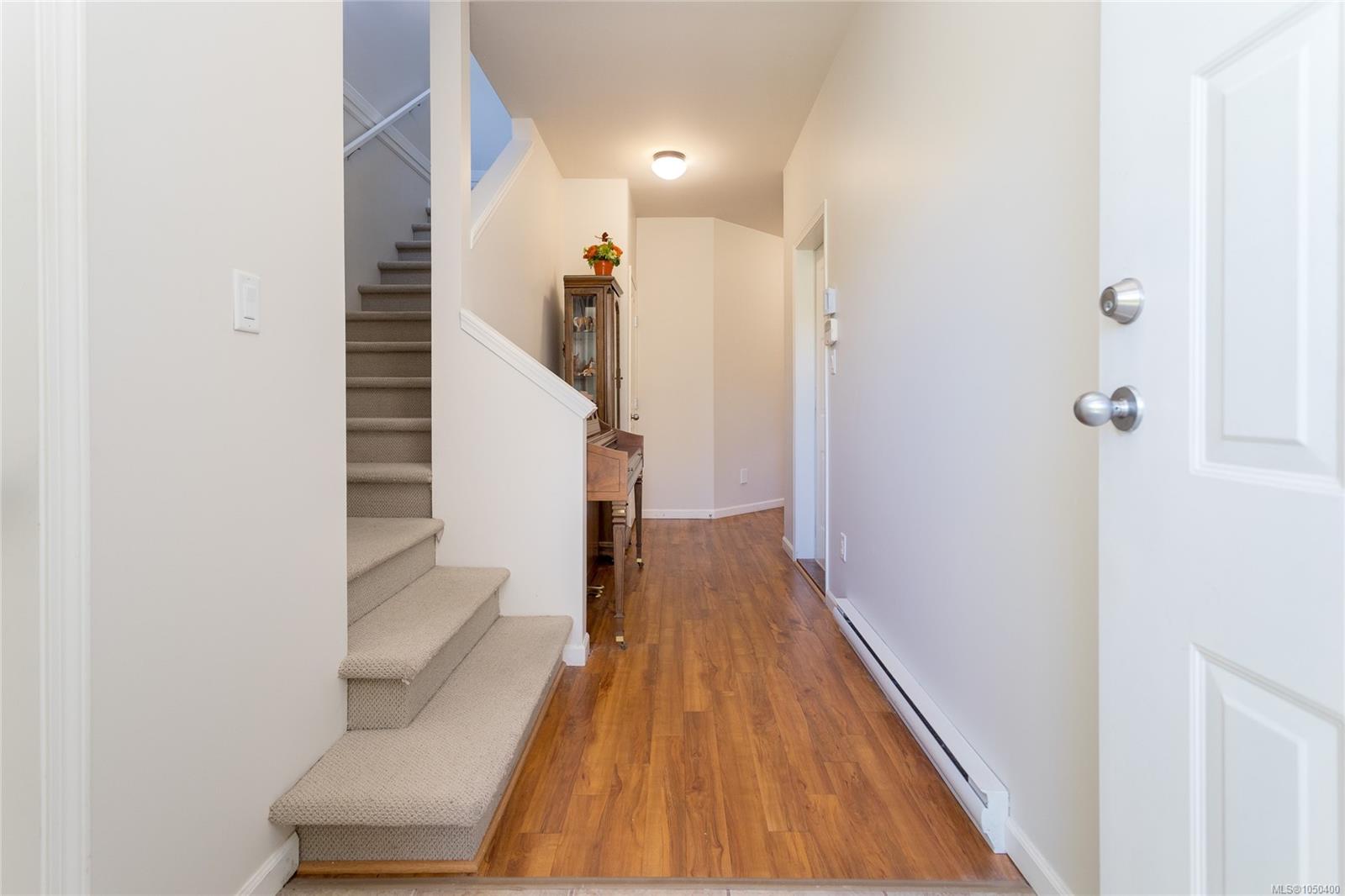 1963 Polo Park Crt — listing photo 9 of 37