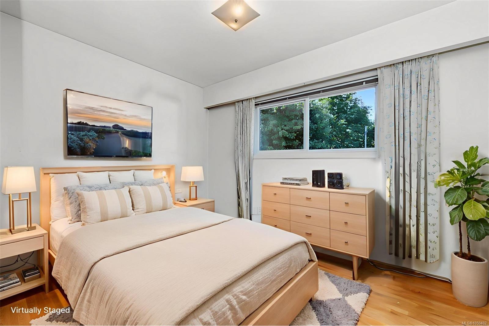 3060 George St — listing photo 11 of 46