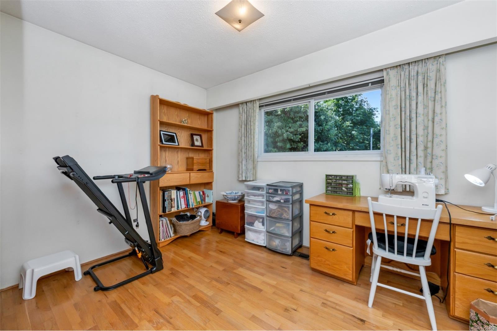 3060 George St — listing photo 13 of 46