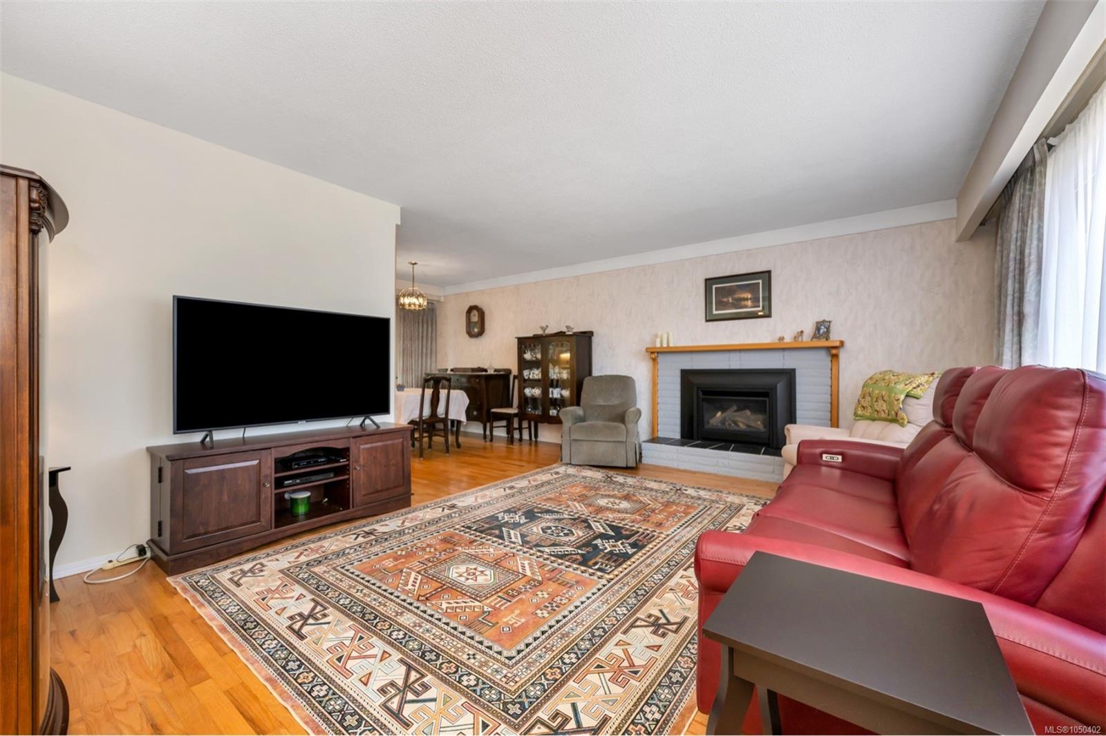 3060 George St — listing photo 8 of 46