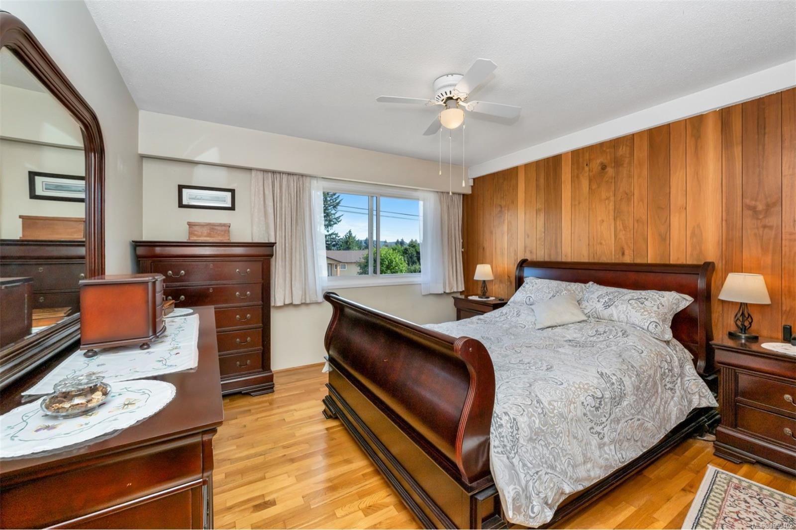 3060 George St — listing photo 10 of 46
